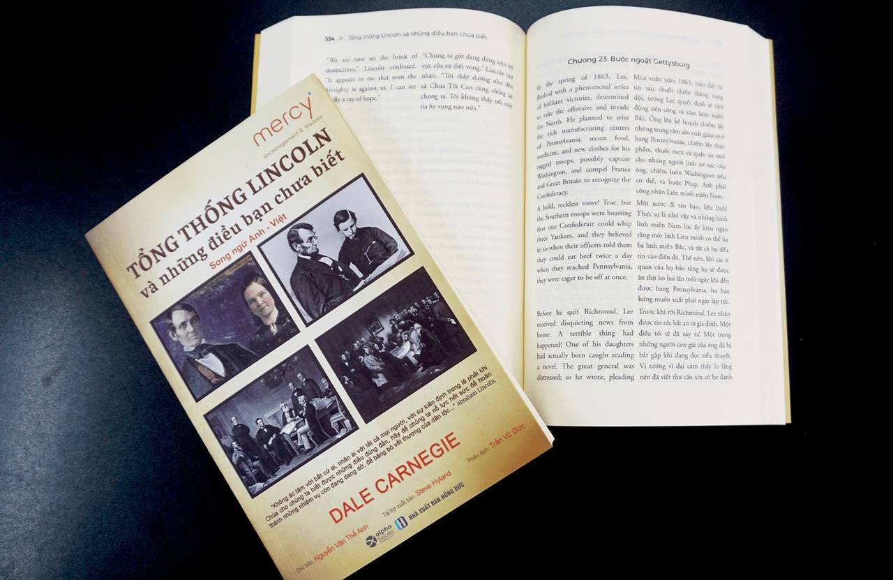 Tổng Thống Lincoln Và Những Điều Bạn Chưa Biết (Song Ngữ Anh Việt) - Dale Carnegie - Trần Vũ Đức dịch - (bìa mềm)