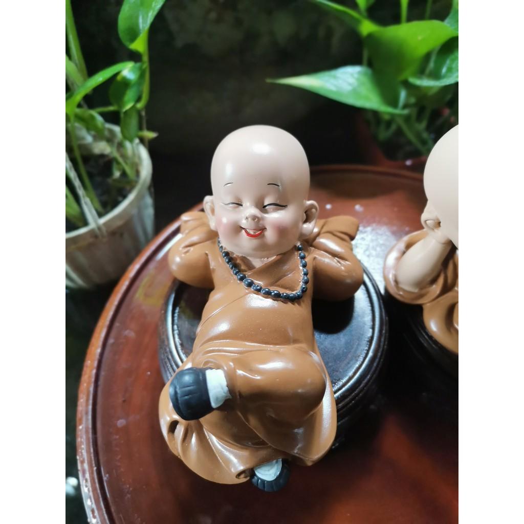 Bộ 2 chú tiểu nằm nghỉ ngơi thư giản