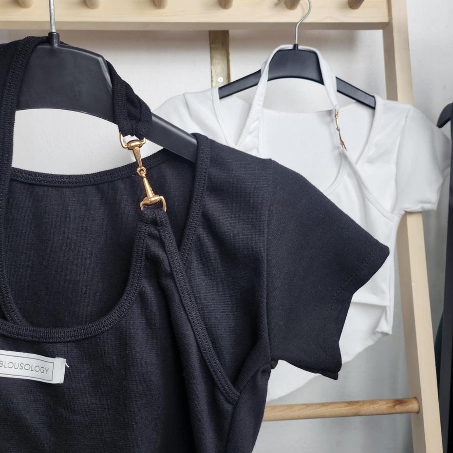Áo Croptop Tay Dài Nữ Cổ Yếm Thiết Kế Phối Xích Độc Đáo Phong Cách Hàn Quốc - AO021