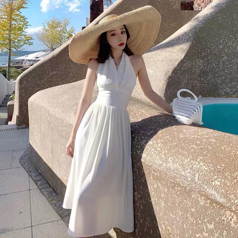 Maxi Trắng Xoè Cổ Yếm