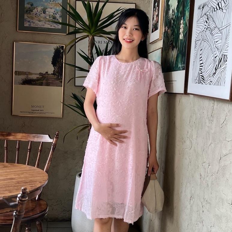 Đầm bầu tơ thêu nổi phom suông cách điệu đính nơ xinh xắn đi chơi, dự tiệc Nữ Women - Hồng