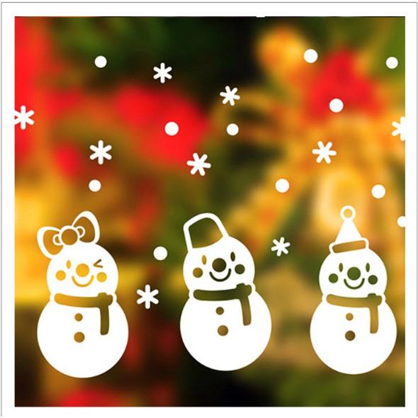 Decal trang trí tường Noel - Người Tuyết Khổng Lồ Trắng