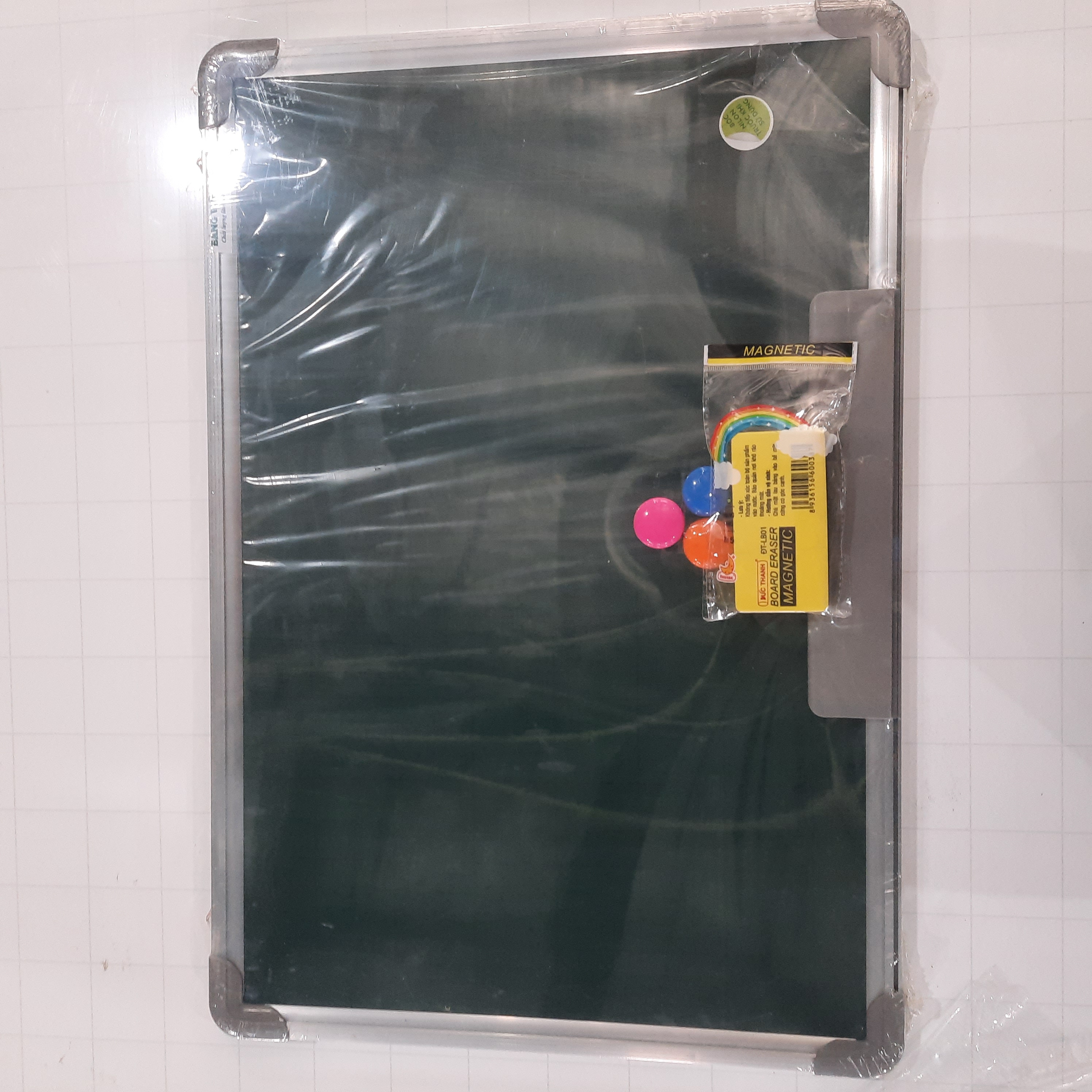 Bảng từ xanh viết phấn, KT: 40x60cm