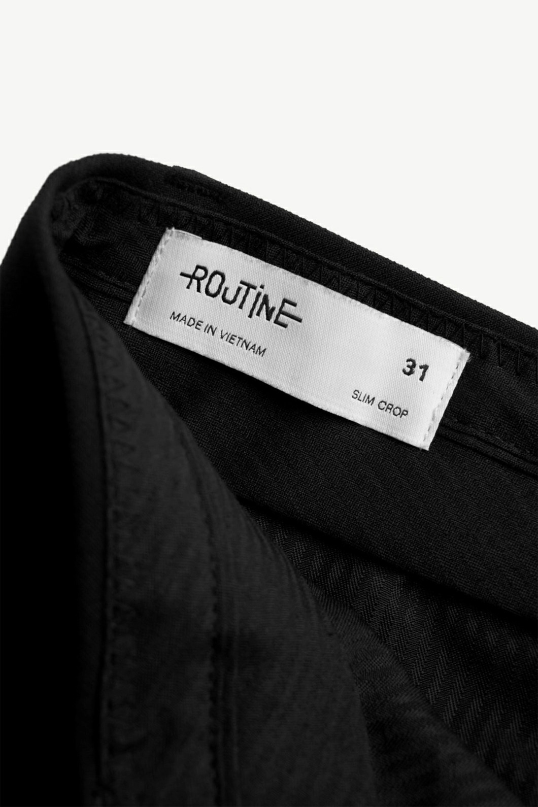 Quần Tây Nam ROUTINE Ống Ôm Diễu Lưng Trơn Form Slim Crop - 10F23PFO004 | LASTORE MENSWEAR