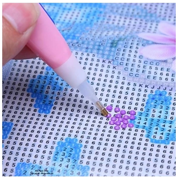 Tranh đính đá đồng hồ vợ chồng chim công chưa đính