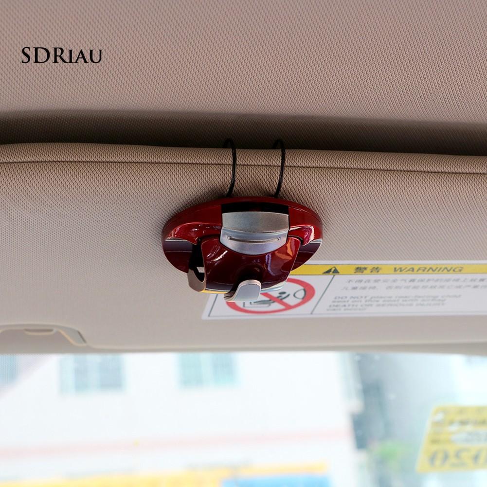 Kẹp gắn kính chắn gió trên xe hơi