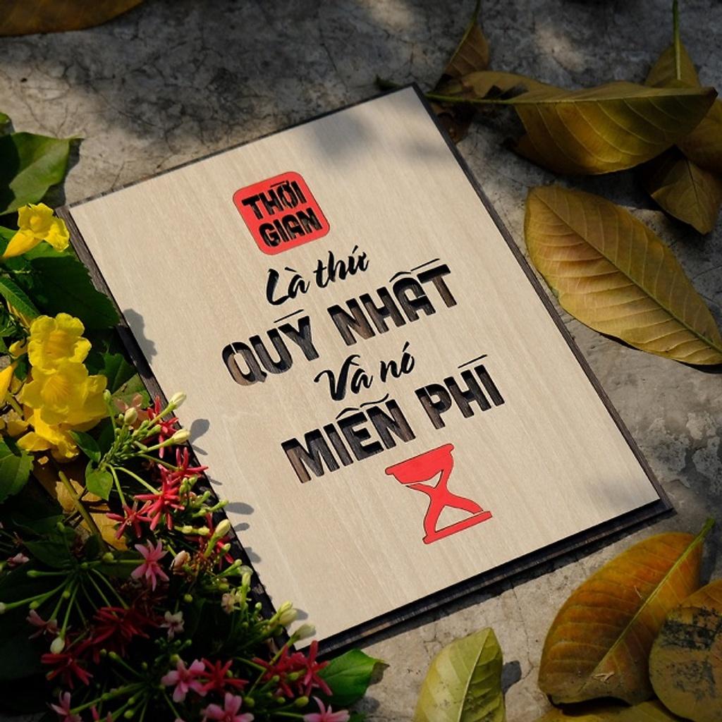 Tranh gỗ treo tường_Thời gian là thứ quý giá nhất vì nó miễn phí_CRN_01