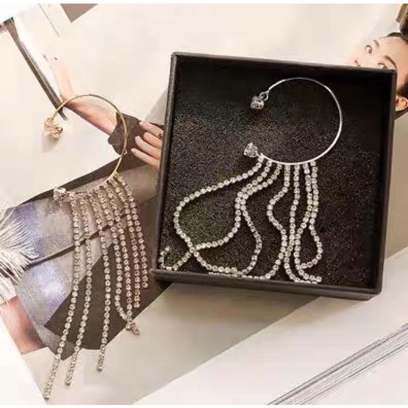 Hoa tai đính đá gài 1 bên - Arora boutique