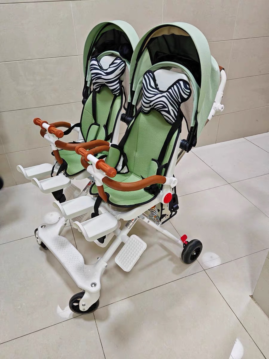 Xe đôi đẩy em bé đôi nhẹ có thể ngồi và nằm- gấp gọn khi đi du lịch ( sẵn hàng)