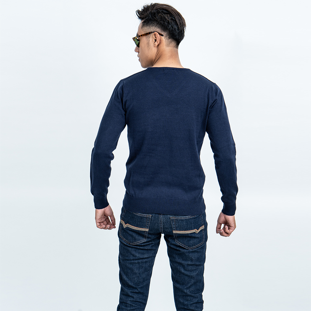 Áo len nam dài tay cổ tim màu xanh đen NOVELTY 180569I