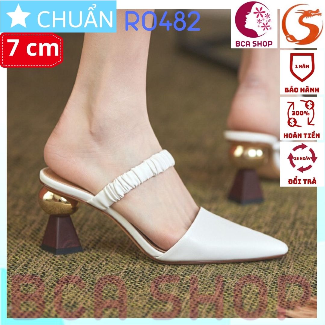 Cao gót nữ 7p RO482 ROSATA tại BCASHOP bít mũi, đế vuông cách điệu gắn quả cầu vàng, quai ngang dún sành điệu - màu trắng