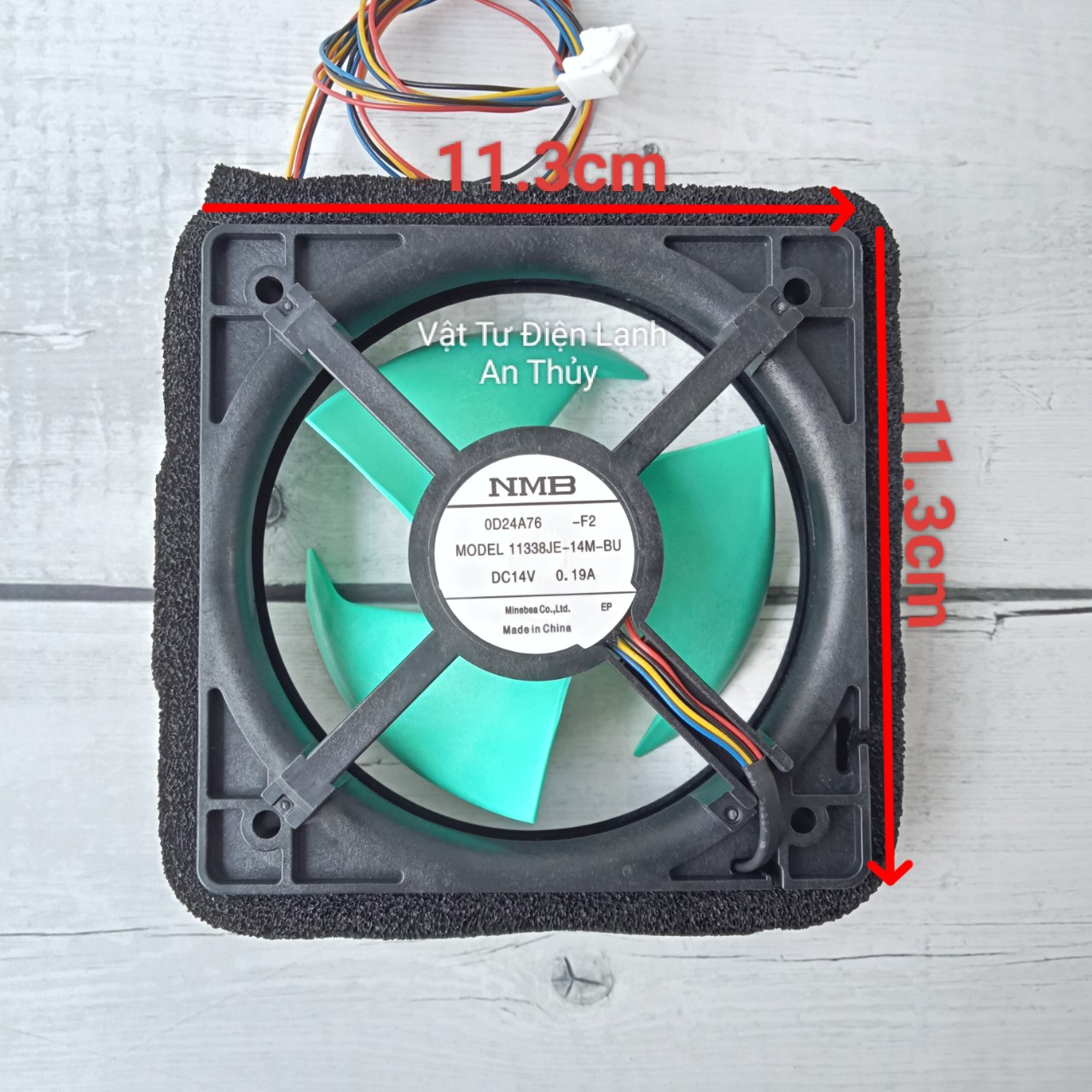 Quạt Tủ Lạnh TOSHIBA 14V 4 Dây Kích Thước 11.3cm x 11.3cm Cách Xanh MODEL 11338JE-14M-BU (HÃNG NMB)