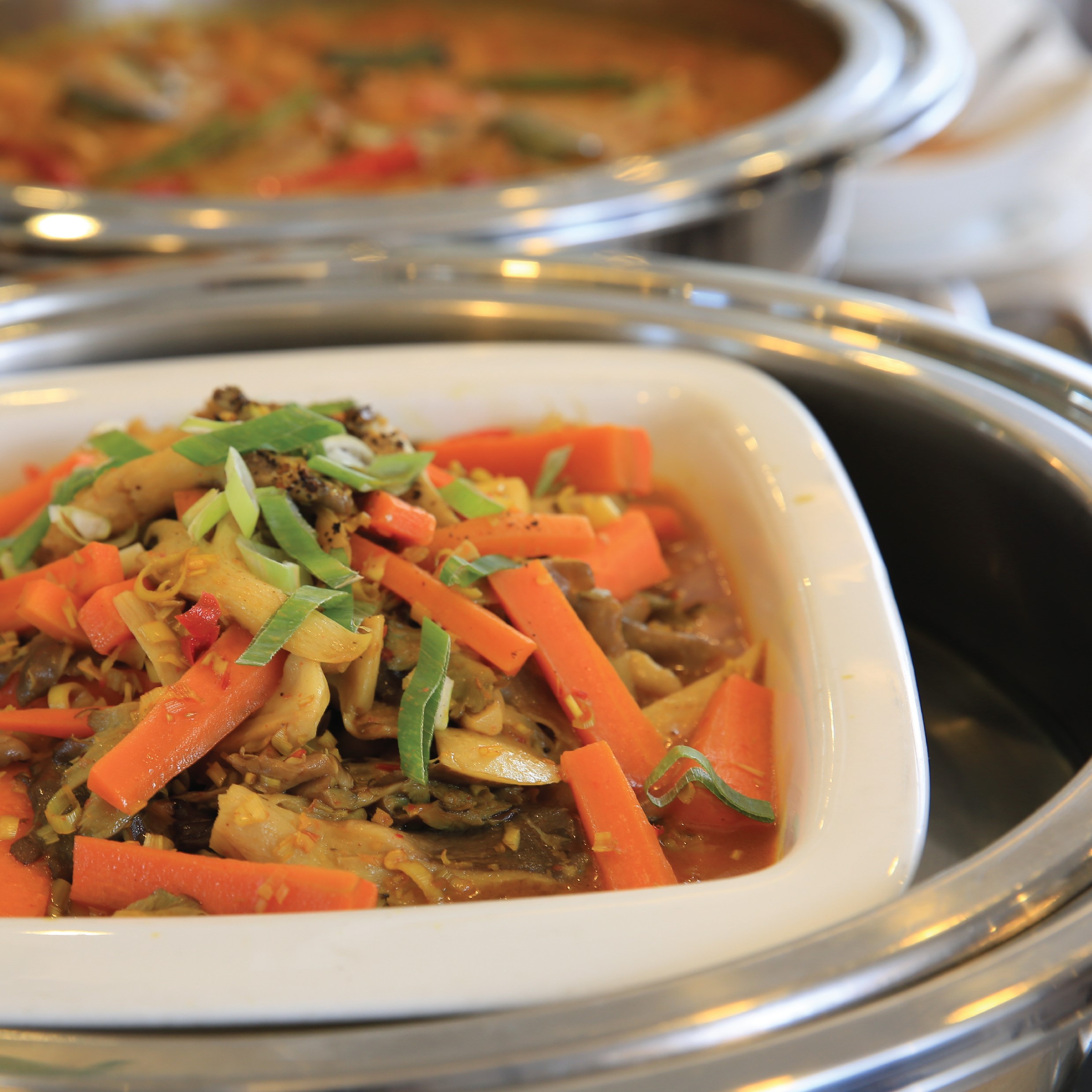 Voucher Buffet Chay Buổi Trưa tại Bông Sen Hotel Nhà Hàng Cỏ Nội với Hơn 40 Món Ăn Đặc Sắc