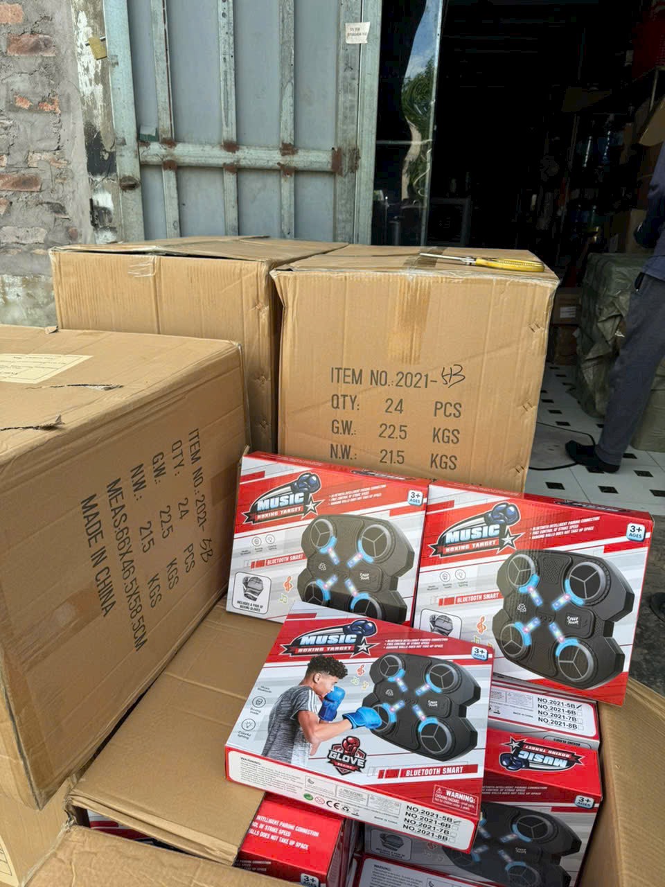 Máy tập đấm bốc theo nhạc Music Boxing tặng kèm găng tay phát nhạc qua Bluetooth