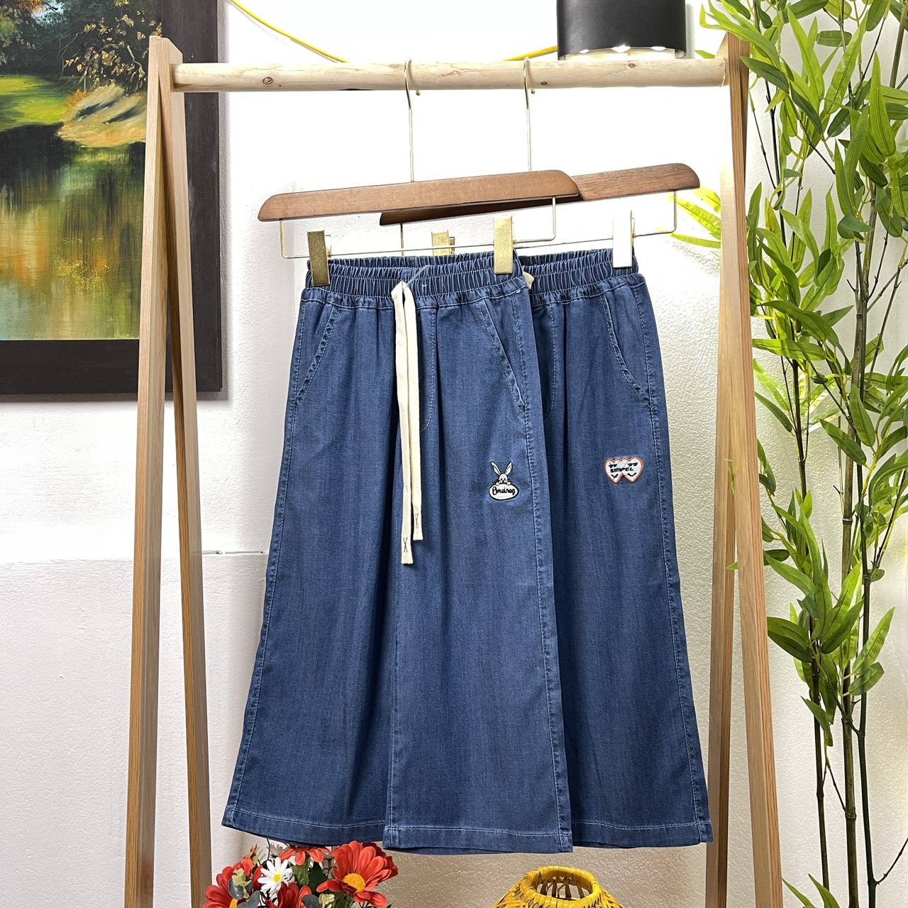 Quần bò giấy cho bé gái ồng sớ size đại 5-10 tuổi thêu thỏ và chữ Bmo vải mỏng mềm mại thời trang mặc được cả 4 mùa