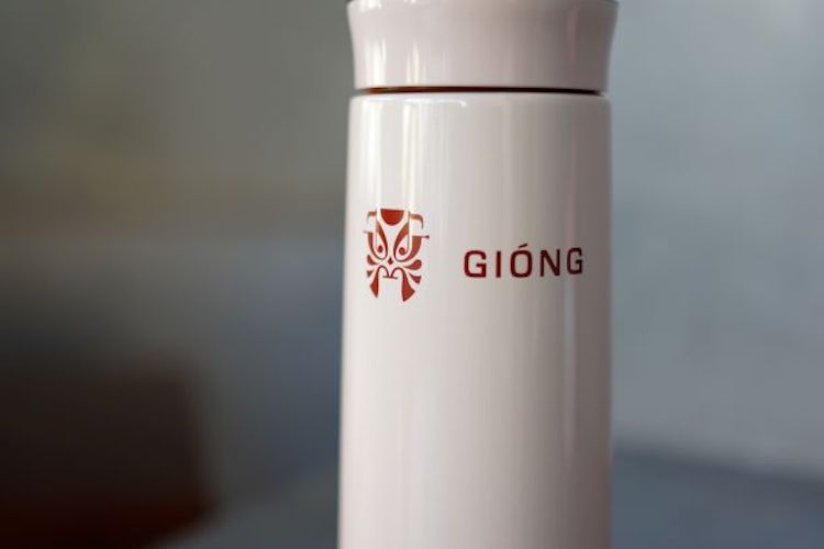 Bình giữ nhiệt Inox màu hồng thương hiệu La Fonte x Gióng có dung tích 400ml