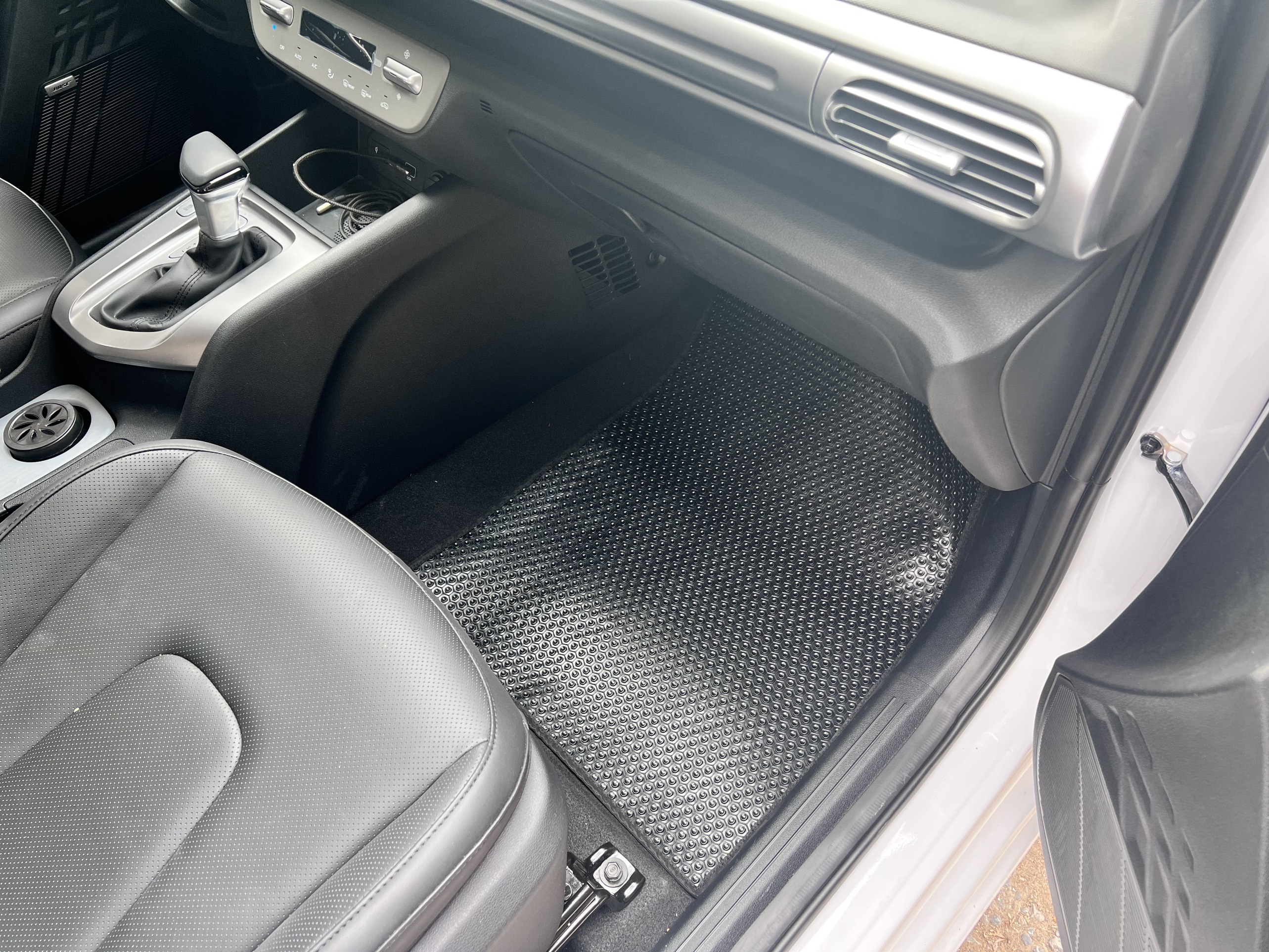 Thảm lót sàn ô tô KATA cho xe Hyundai Stargazer - Khít với sàn xe, Chống trơn, Không mùi, Không ẩm mốc