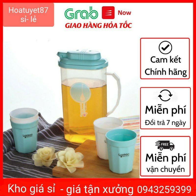 Bình đựng nước nhựa có tay cầm 2000ml tặng kèm 4 cốc LX-7722
