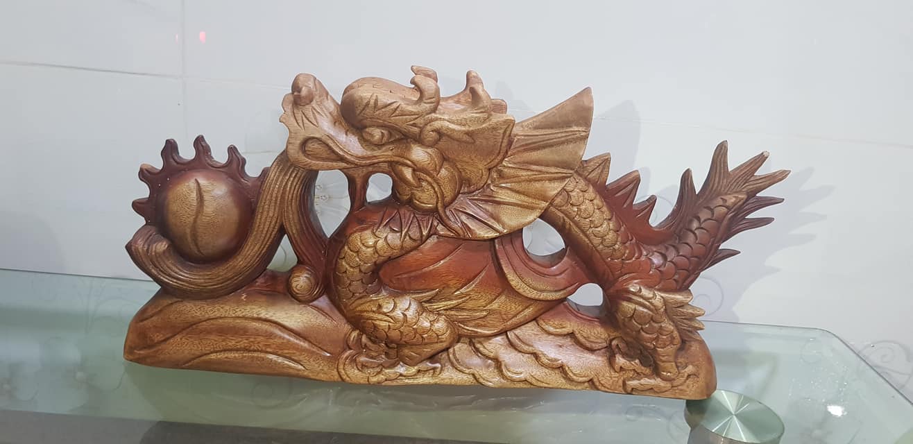 Tượng Rồng lửa Gỗ 50cmx22cmx6cm Anh Chị trưng: bàn, trang trí nhà cửa Màu Vàng đỏ nhẹ sáng đẹp ạ