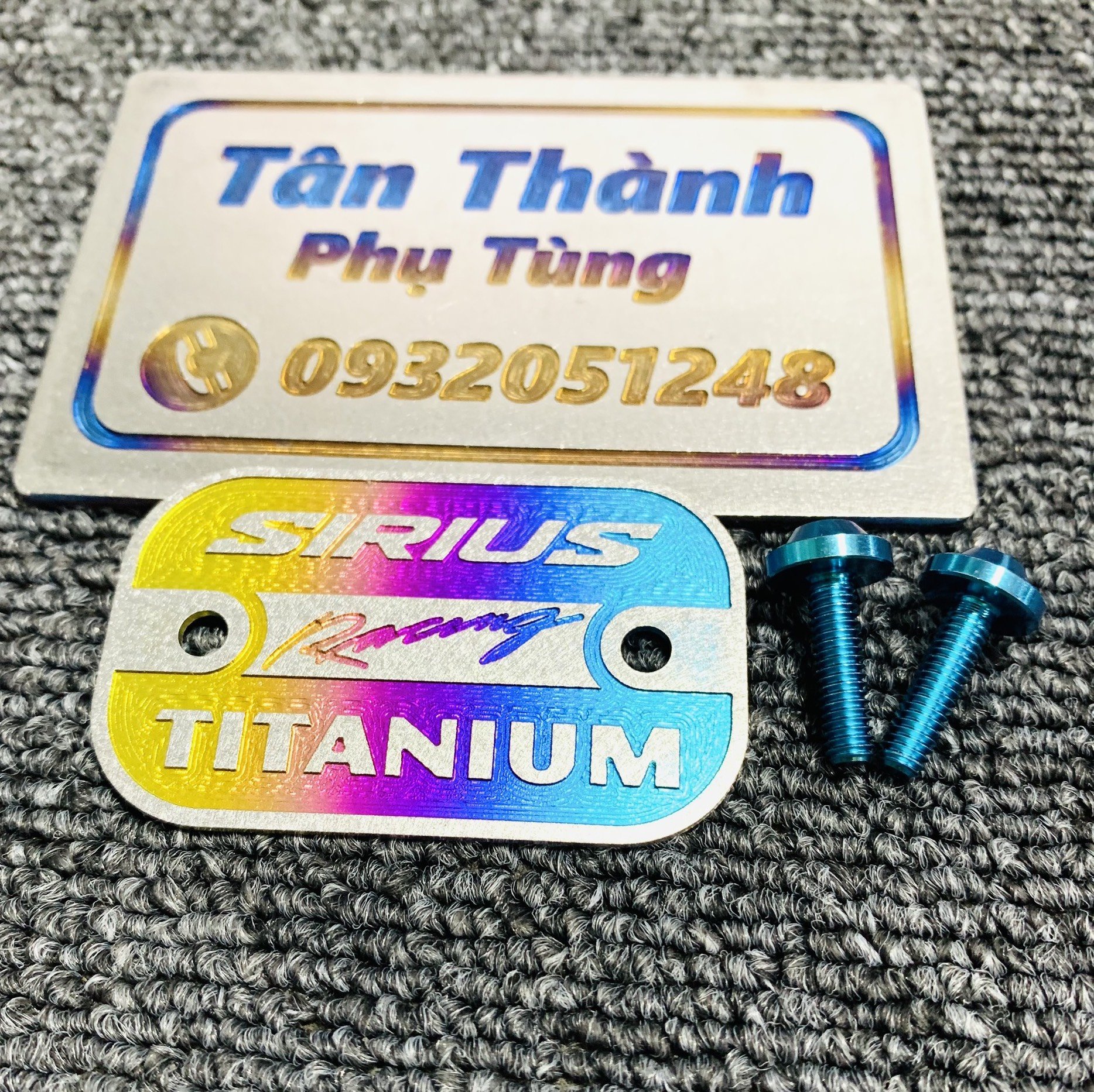 Nắp dầu Sirius màu điện phân kèm 2 ốc gr5 lục bảo