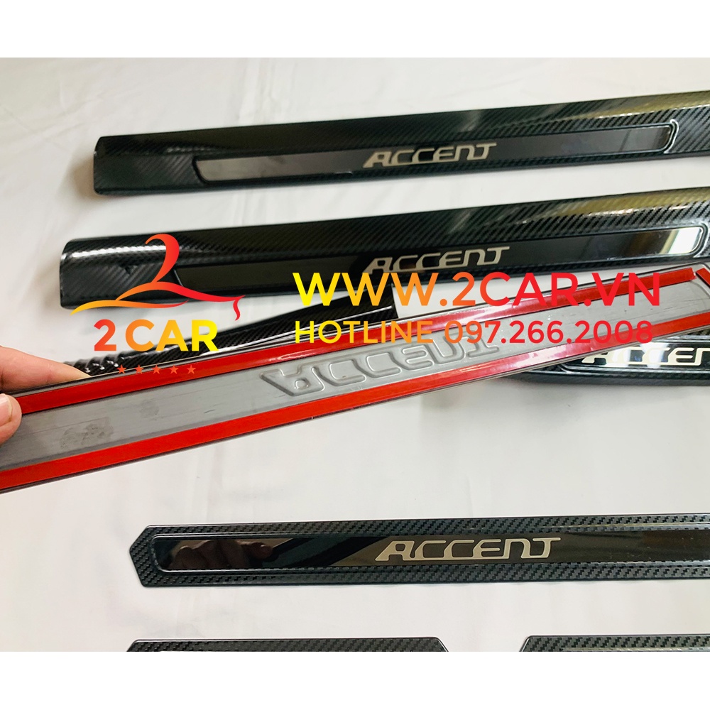 Ốp bậc cửa, nẹp bước chân trong, ngoài Carbon xe Huyndai Accent 2018- 2019- 2021- 2022 vân cacbon cao cấp