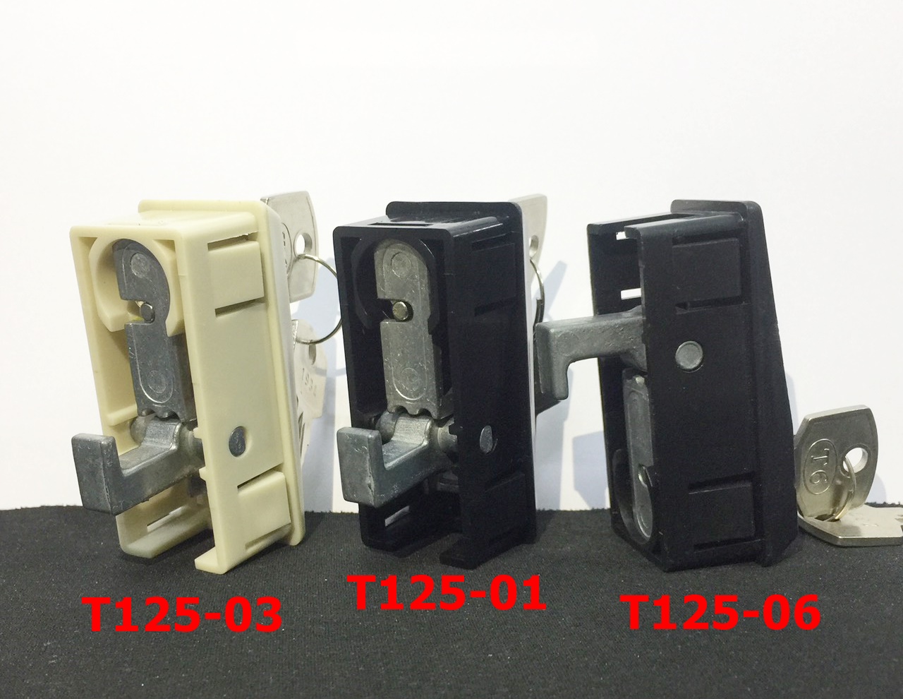 Khóa tủ lùa tủ sắt màu đen Hòa Phát 2 cánh trượt T6 chìa thau T125-06 & T125-01 chính hãng có chữ Open/Close