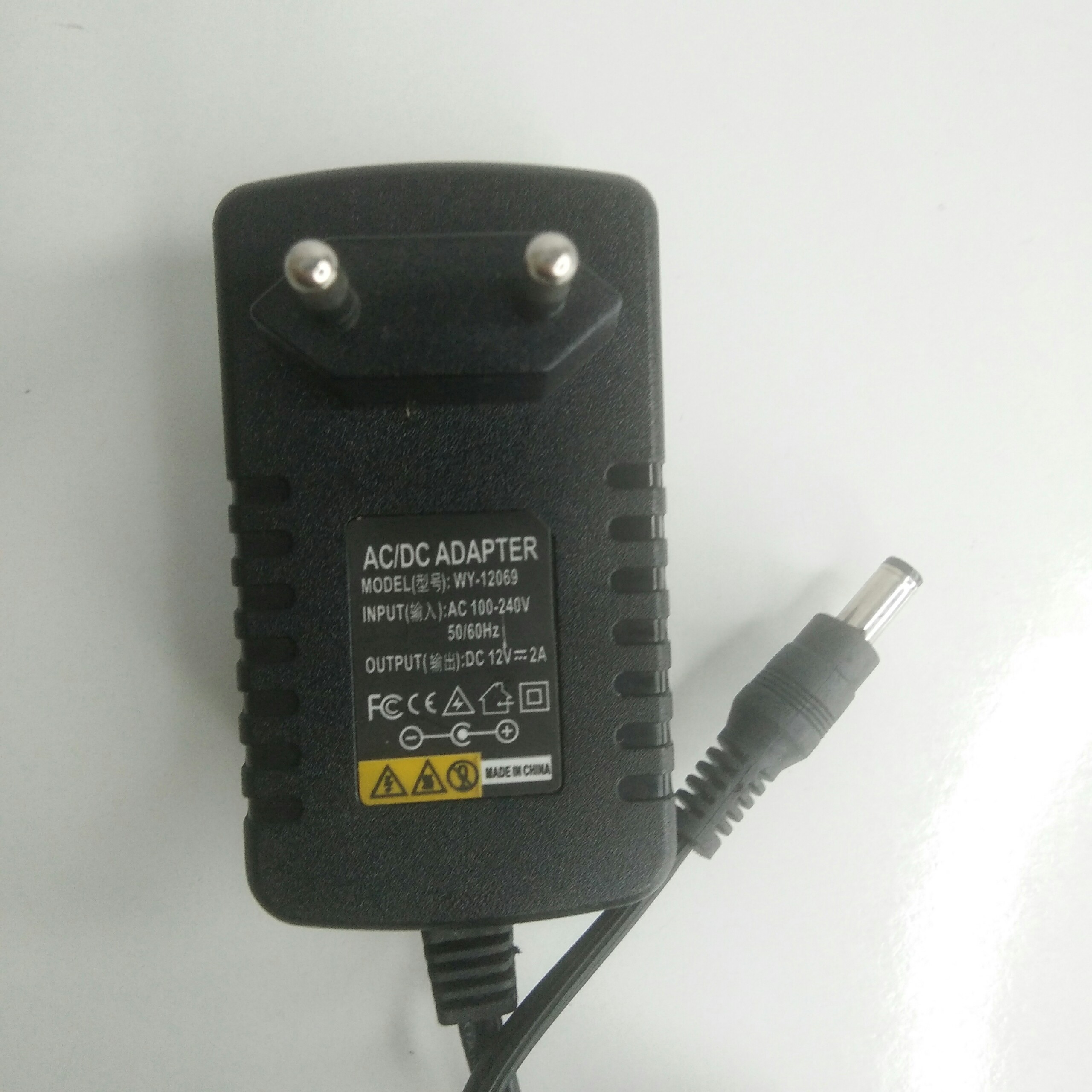 NGUỒN 12V 2A DÙNG CHO CAMERA VÀ CÁC ĐỒ ĐIỆN CÓ CÙNG CÔNG SUẤT ĐẦU DÂY 5.5 LY.HÀNG NHƯ HÌNH