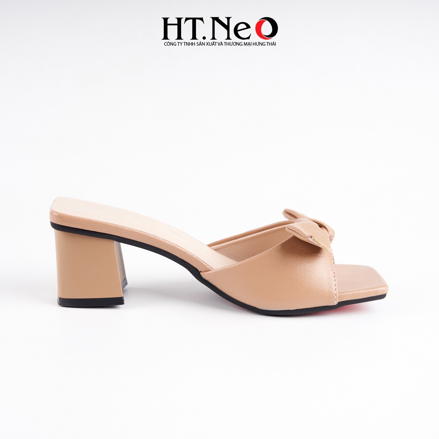 Sandal nữ quai da gắn nơ điệu đà nữ tính, thiết kế độc đáo, mới lạ trẻ trung kết hợp với gót trụ 5p đi êm chân, thoải mái SDN187