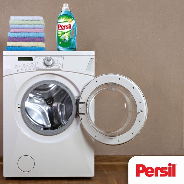 Nước Giặt Xả Persil Chai 2L 40P Regular