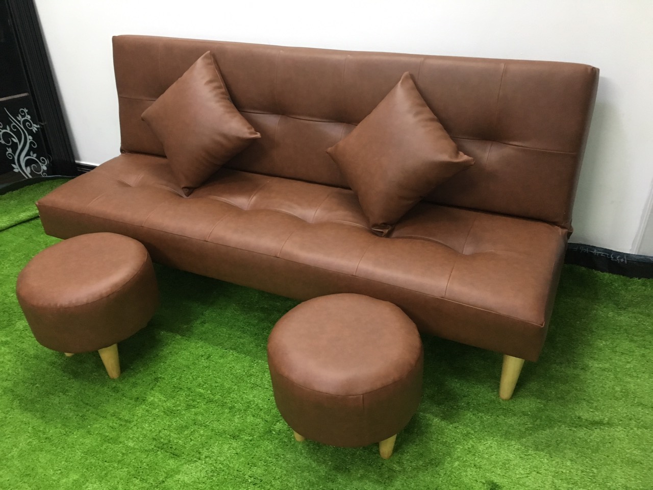 Sofa bed, sofa giường màu nâu và 2 đôn tròn SB16