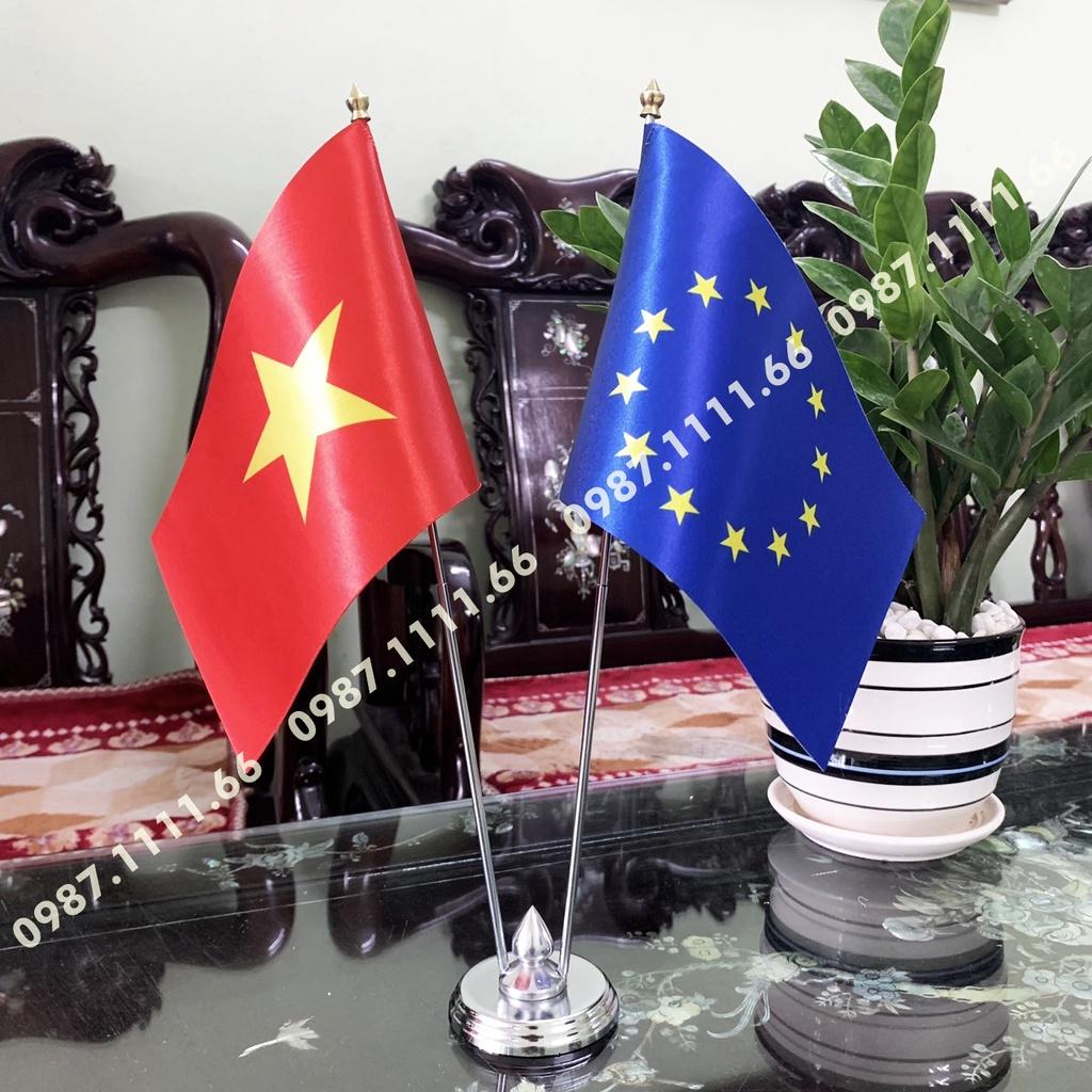 Cờ Để Bàn Làm Việc Đế cờ Chất Liệu Thép Loại cắm 2 cờ Việt Nam - EU