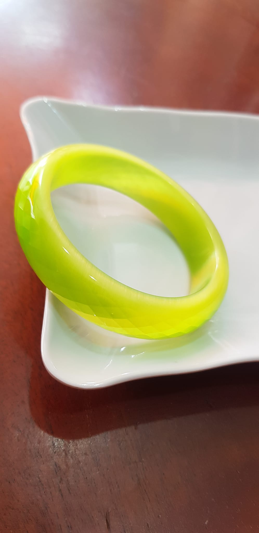 Vòng tay bản hẹ đá mắt mèo giác xanh đợt chuối tươi sáng mới đẹp lạ vòng Ni 55mm x Cao 15mm x dầy 7mm nữ mệnh mộc mệnh hoả 52kg - 56kg đeo rẻ đẹp