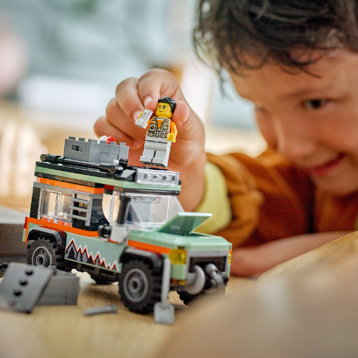 LEGO CITY 60447 Đồ Chơi Xe Leo Núi Địa Hình 4X4 (221 chi tiết)