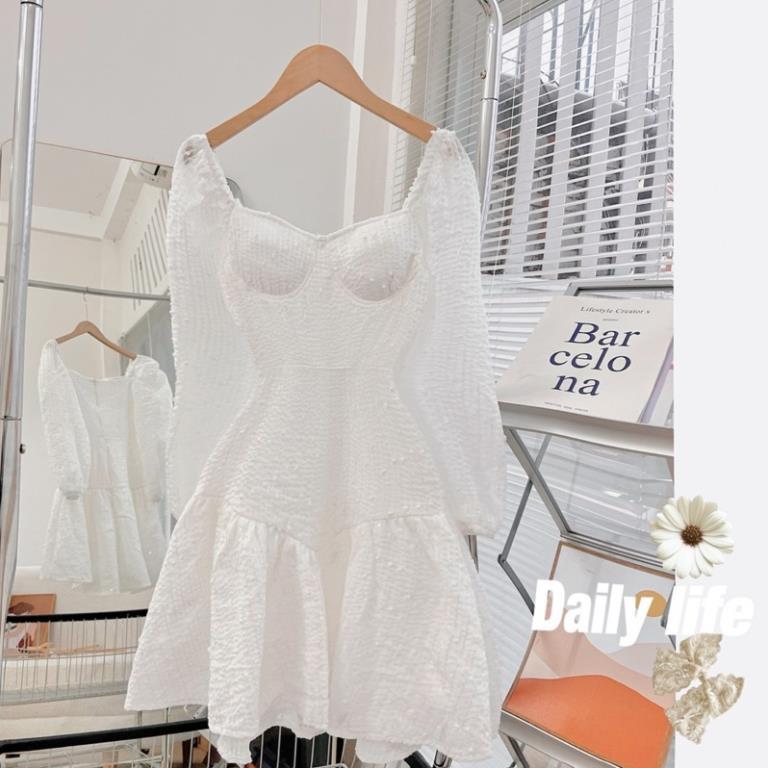 Đầm trắng ren nổi tay dài cổ thuyền cup ngực đuôi cá dài
