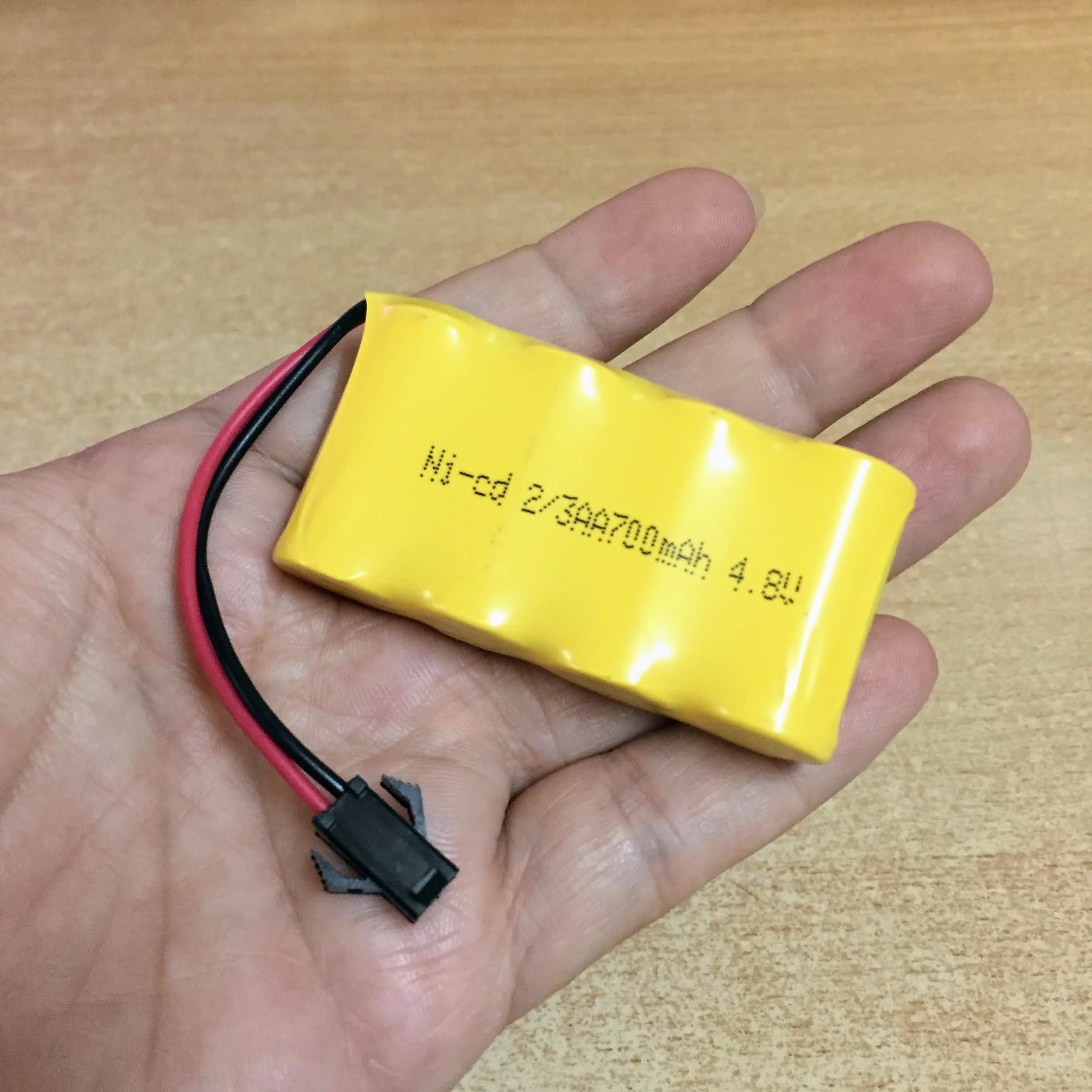 Pin sạc 4.8V dung lượng 700mAh loại ngắn 2/3AA chân cắm Jack SM càng cua đen