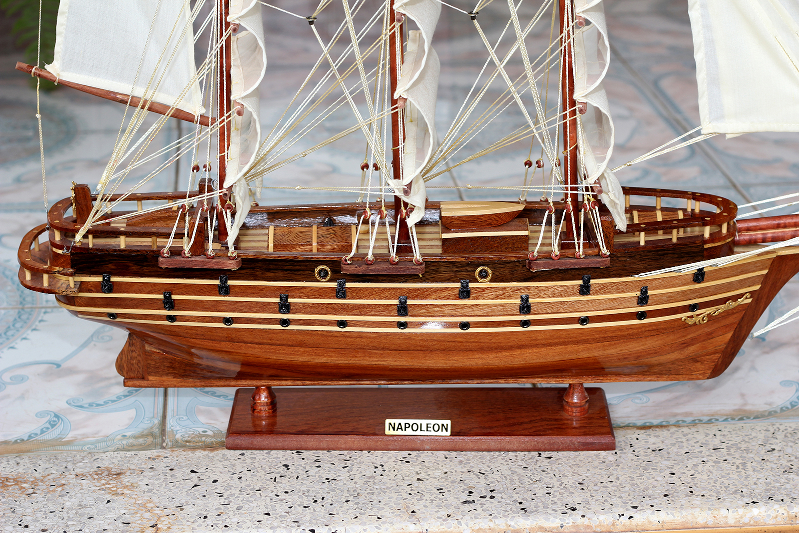 Thuyền buồm phong thủy, thuyền gỗ Napoleon dài 80cm