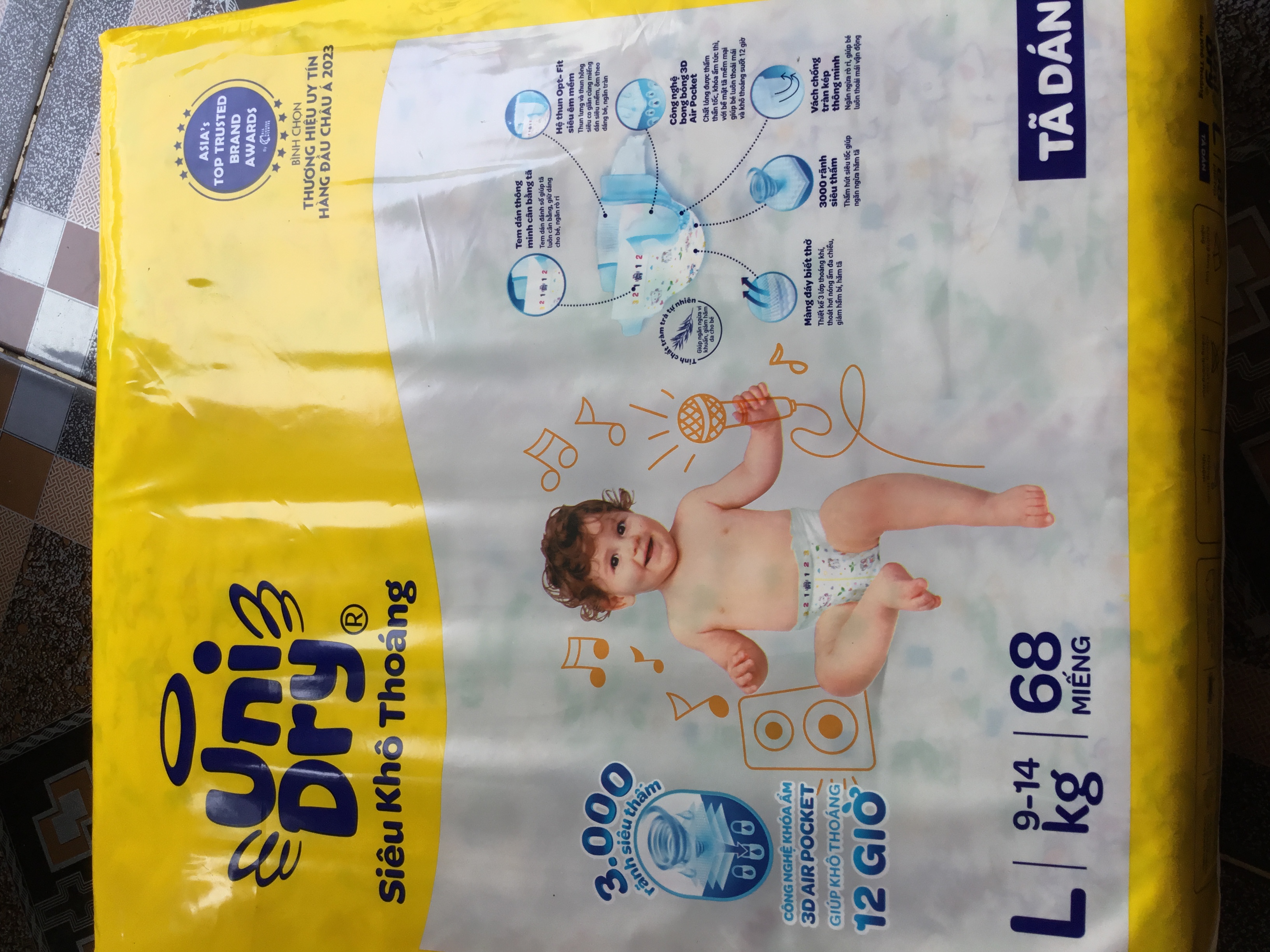 Mẫu Mới Tã dán Unidry L68 Cho Bé Từ 9-14kg - Date luôn mới