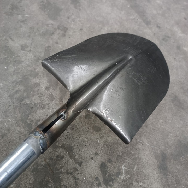 Xẻng Thép Trắng Cán Hàn Dài 1.3 M Siêu Cứng