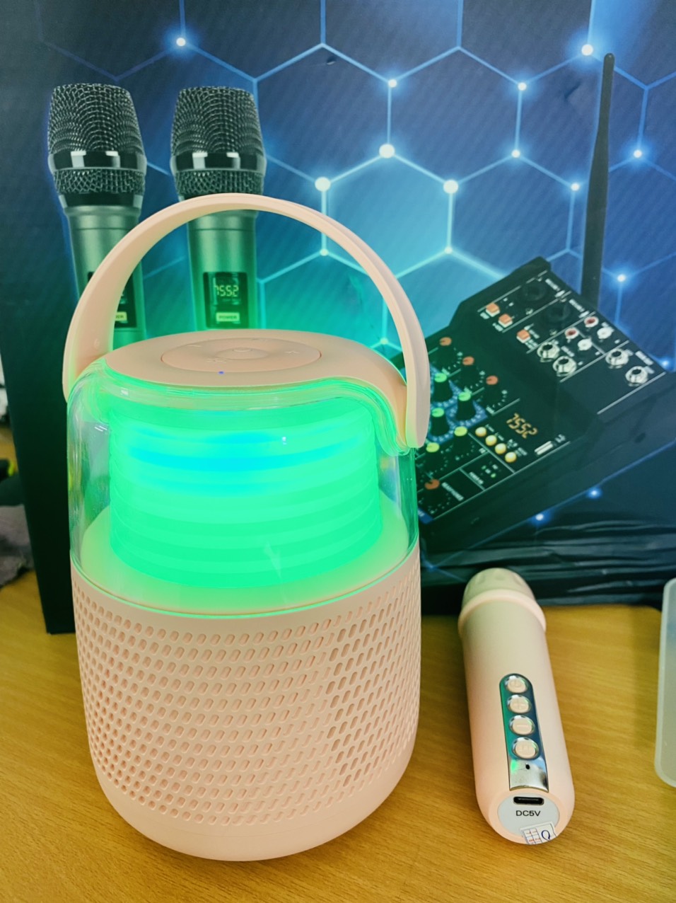 Loa bluetooth kèm micro có đèn nháy đổi màu