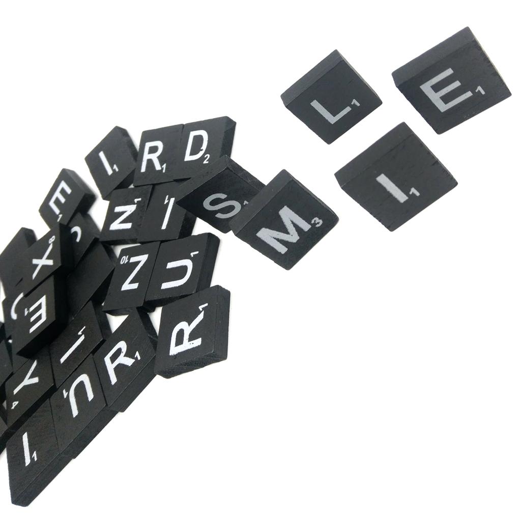100 PCS Đen Ốp Gỗ Với Lụa Bảng Chữ Cái Cho Đám Cưới Thêu Sò