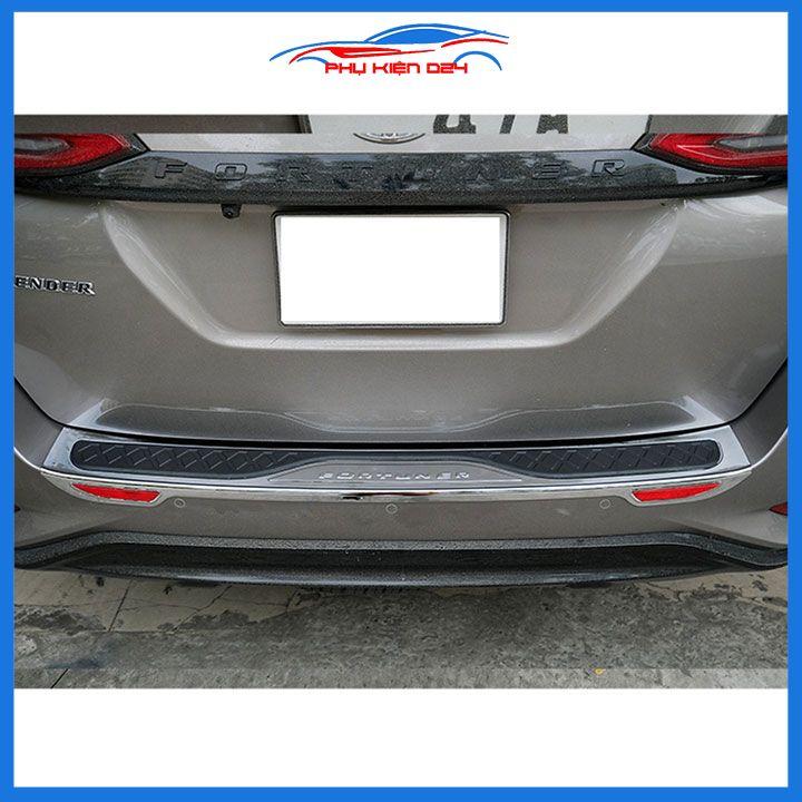 Ốp chống trầy cốp ngoài nhựa đen 3D Fortuner 2017-2018-2019-2020-2021-2022 phản quang dán cốp sau chống xước xe
