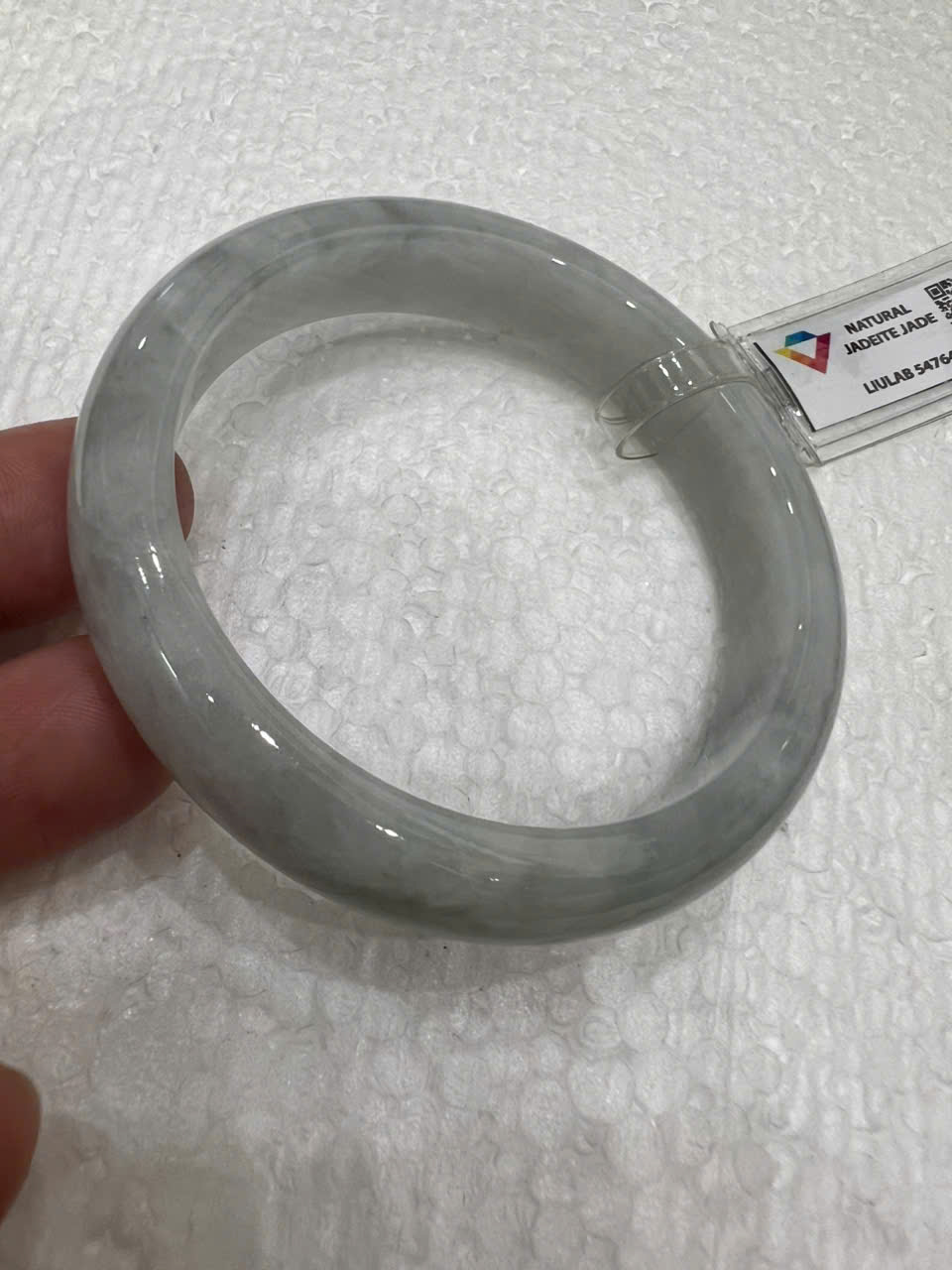 Vòng Cẩm Thạch Tự Nhiên Bản Hẹ Type A Ni 55mm Cao 12mm Dầy 8mm Kiểm Định Liulab 547649 Màu Trắng Bông Bông bóng sang đẹp xinh xắn các Chị mệnh Kim mệnh Thủy 53kg - 58kg đeo tay sang sịn ạ