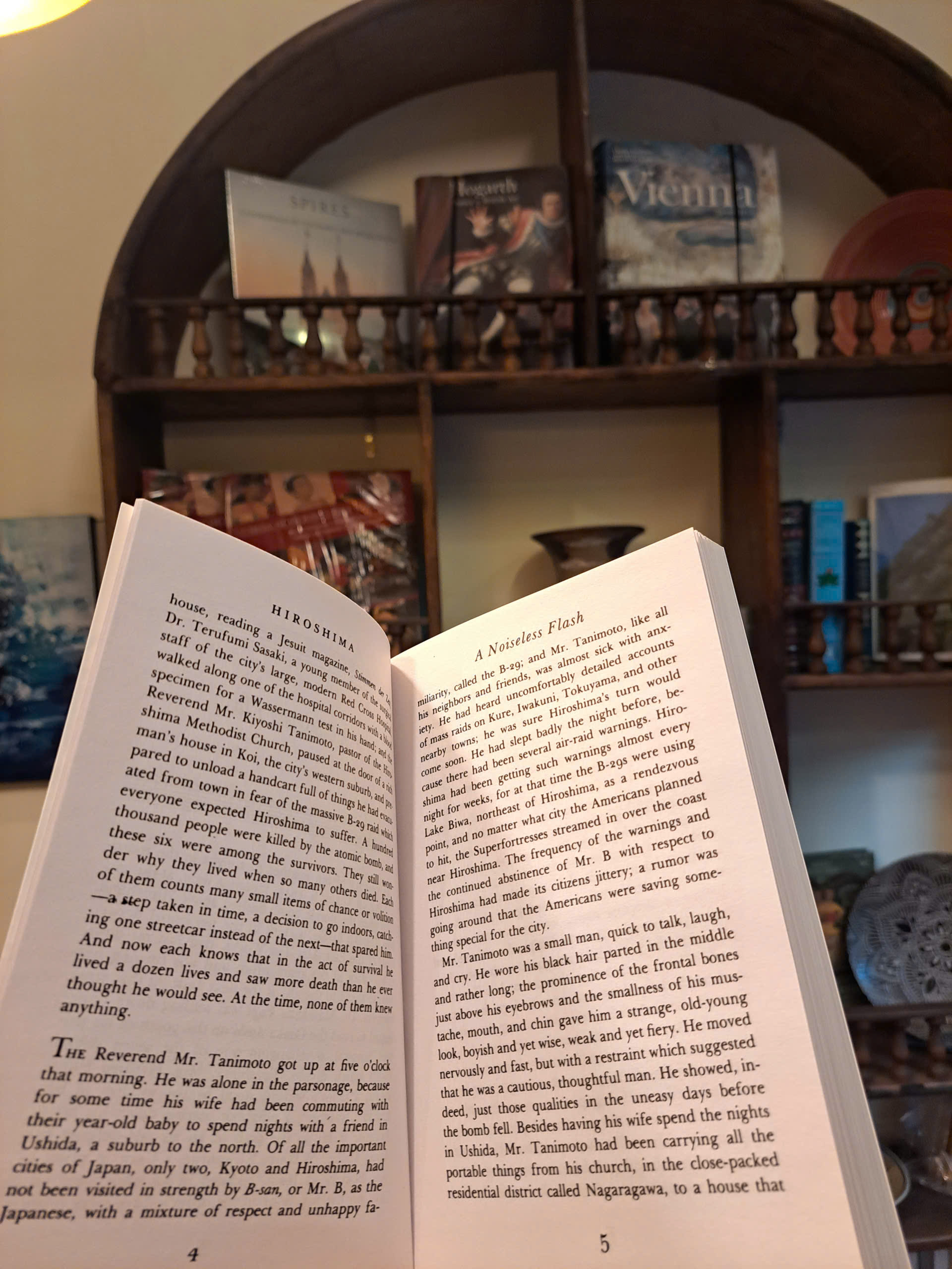 Sách - Hiroshima by John Hersey | History / War / Classics / Japan Literature / Ngoại văn Kinh điển