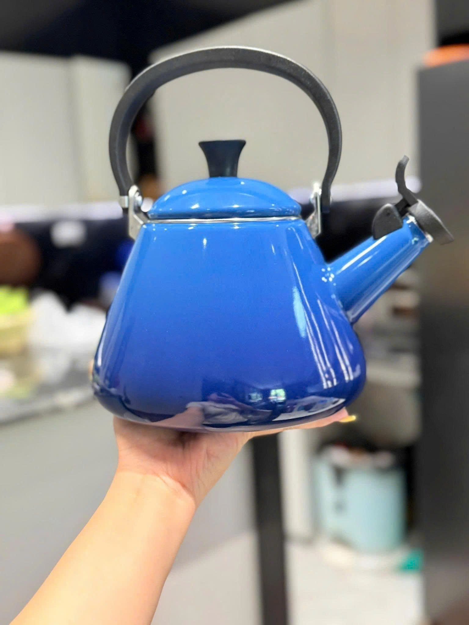Ấm Đun Nước Le Creuset KONE 1,6 lit hàng Chính Hãng