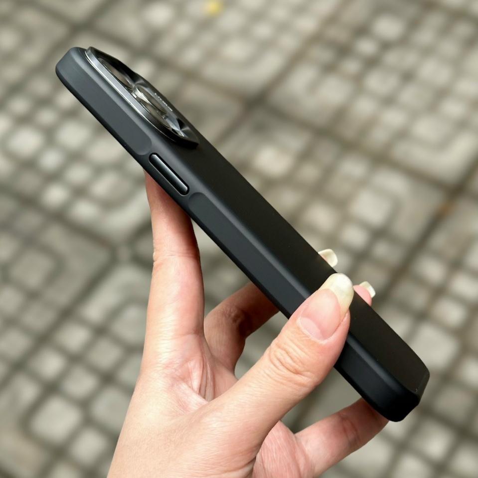 Ốp lưng cho Samsung Galaxy S24 Ultra / 15 Pro Max vân carbon hiệu Likgus Carbon Synthetic Fiber - Hàng chính hãng