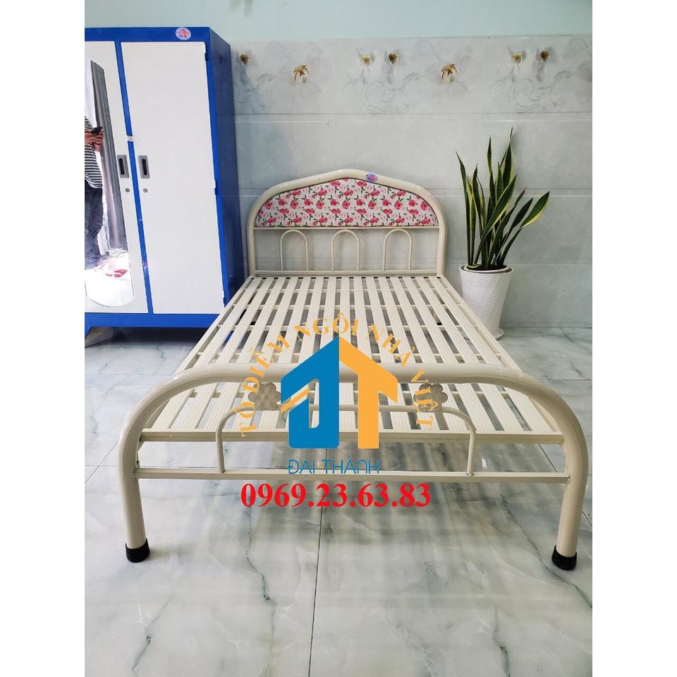 Giường sắt kích thước ngang 1M2 dài 2M – GS38 mẫu đơn giản, tiện dụng, dễ dàng tháo ráp di chuyển.