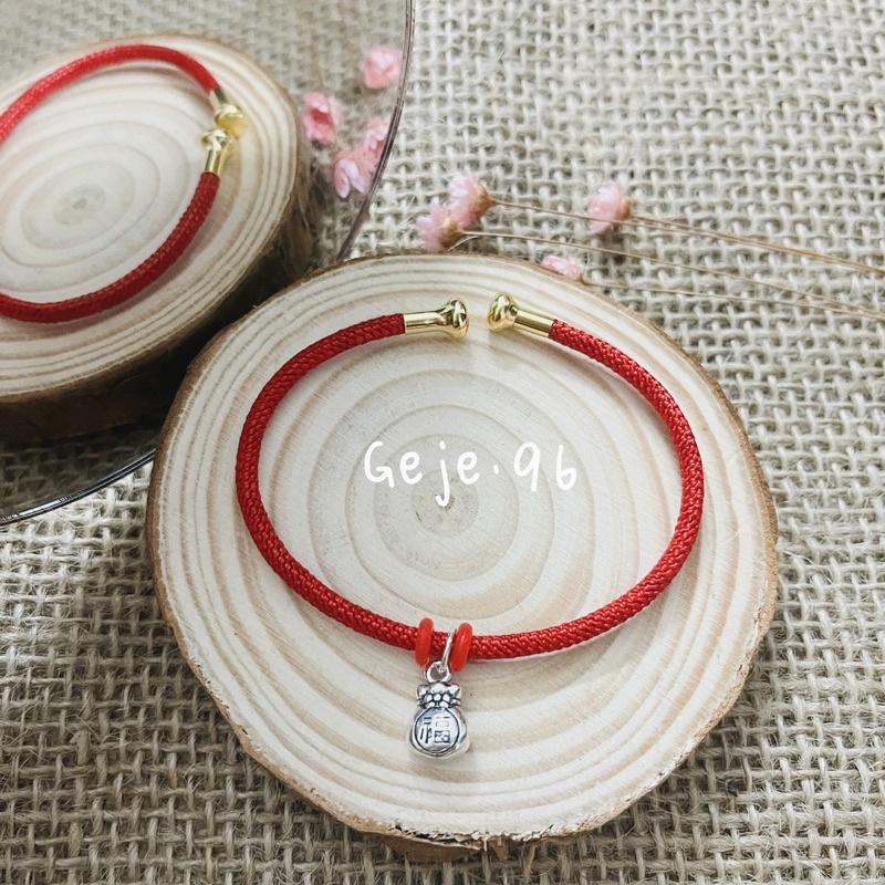 Vòng tay đỏ may mắn phối charm bạc