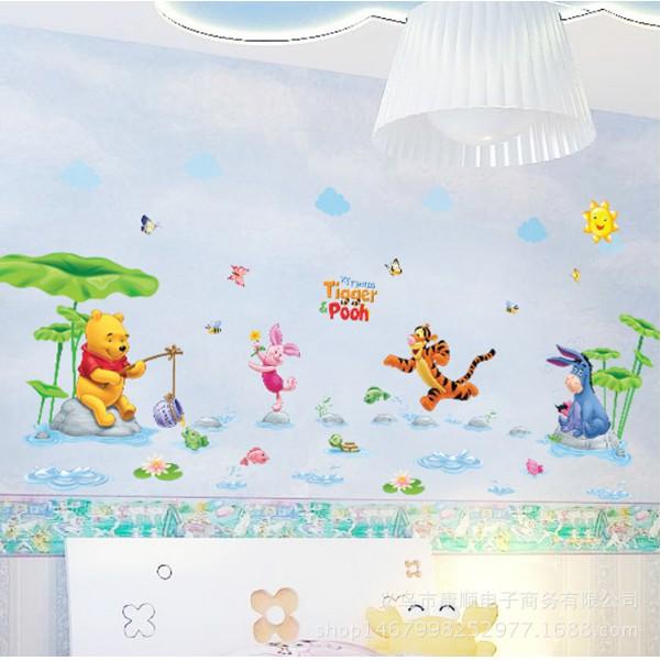 Decal trang trí tường Gấu Pooh câu cá cùng các Bạn