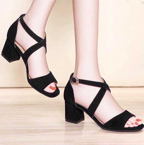 Sandal Cao Gót Nỉ Đan Dây Chéo Đế Vuông Đen Cao 5p AT018