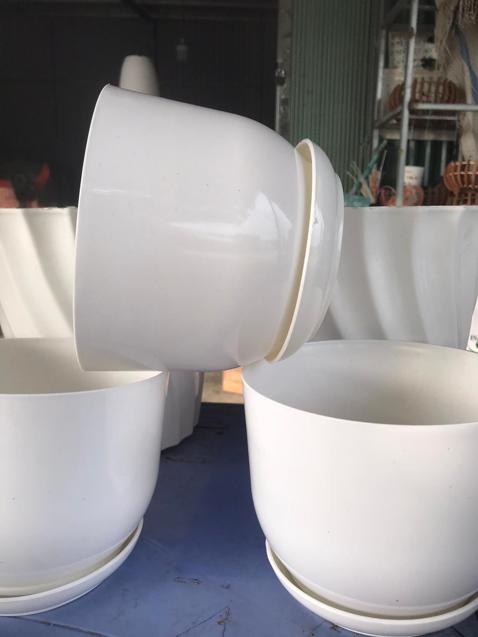 Chậu nhựa Trồng Cây Để Bàn Trắng giả Sứ kt 180x130 Có Kèm Đĩa Lót